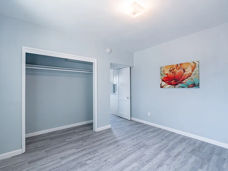1231 E Lee St — Photo 13