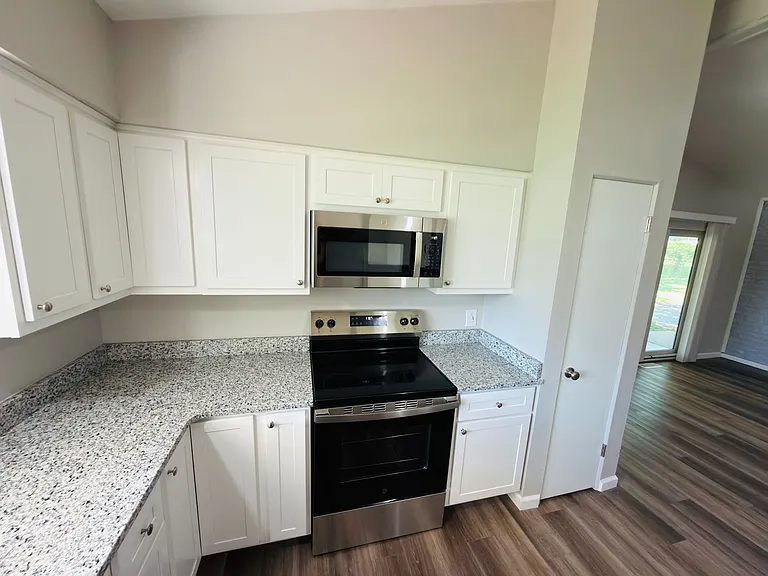 79 Ruth Dr — Photo 9