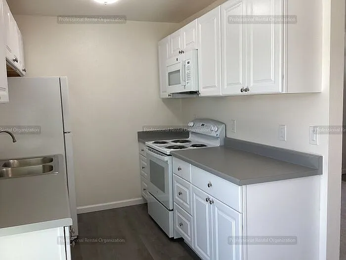 445 S E St #17 — Photo 7