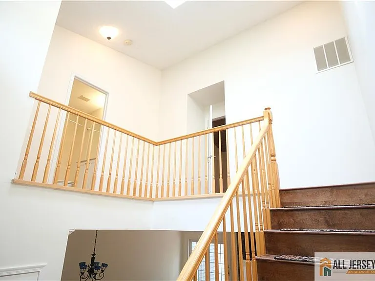 56 Coriander Dr — Photo 9