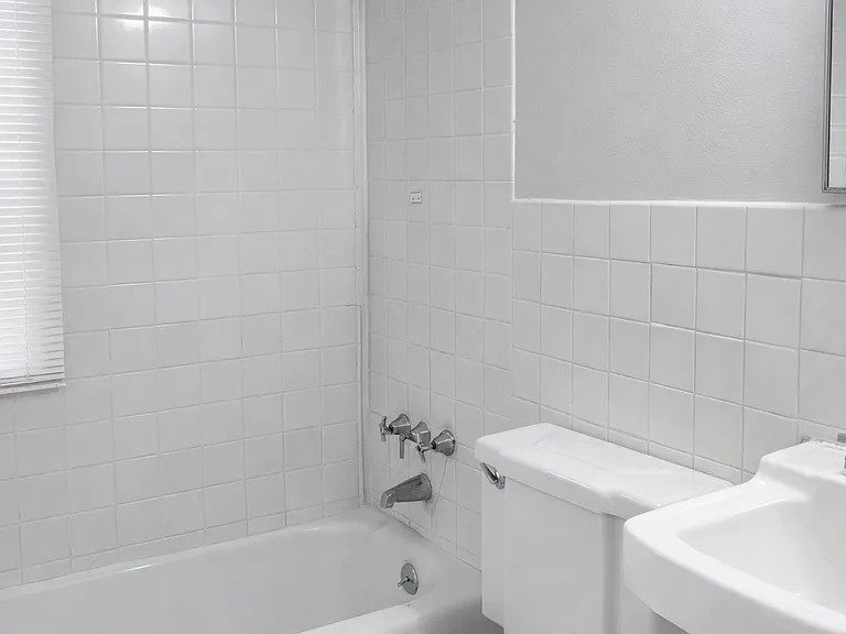 810 7th St SE — Photo 11