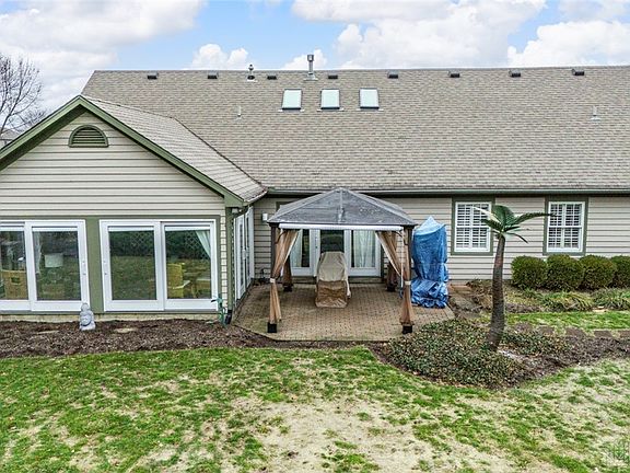 2nd image of 735 Chaucer Ln
