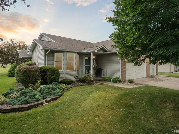 4401 Springbrook Dr, Swartz Creek, MI 48473