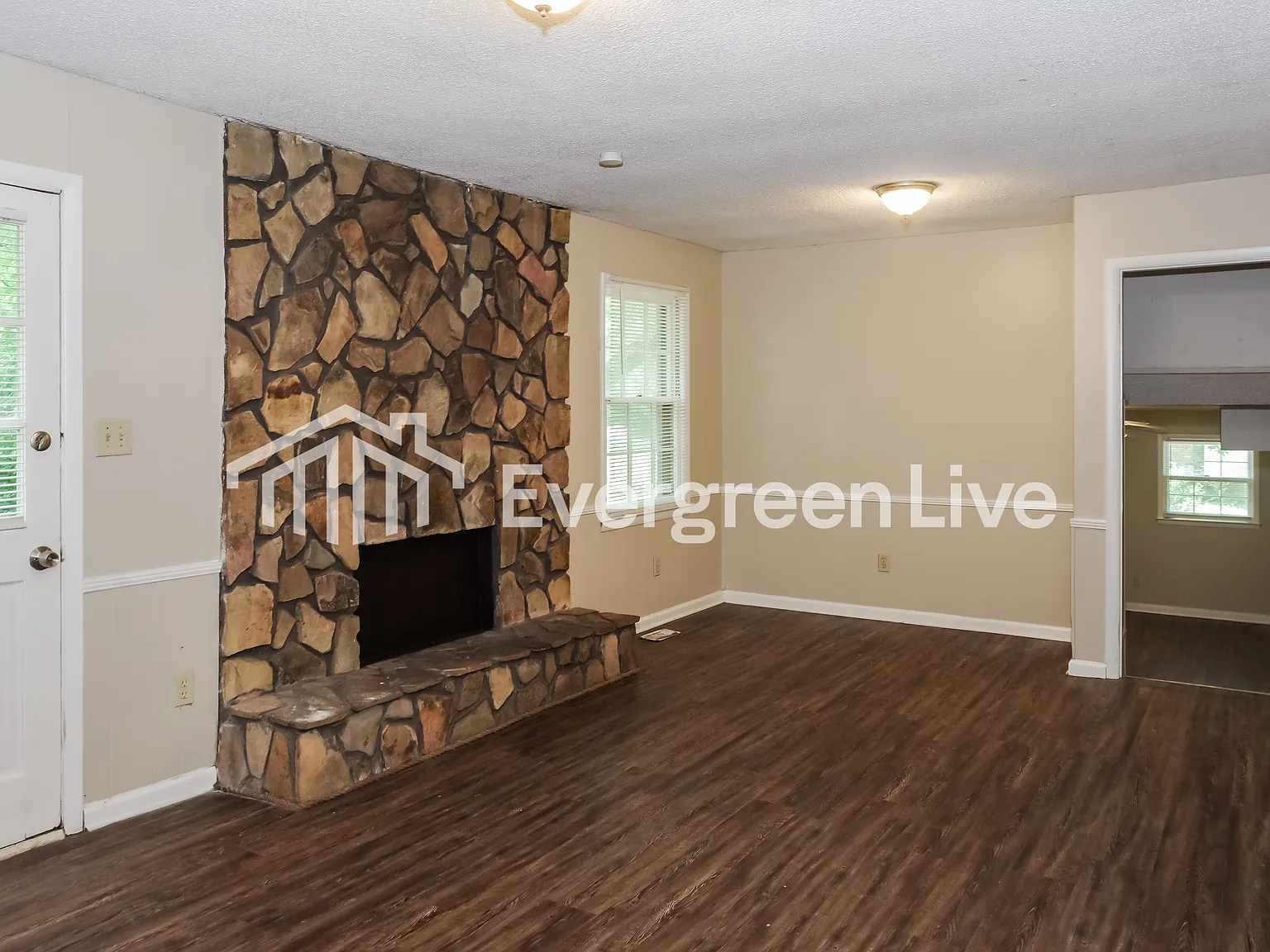 4 bed, 2.0 bath, 2103 sqft, $1,645 — Photo 2