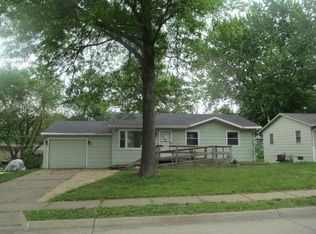 2811 N Pine St, Davenport, IA 52804
