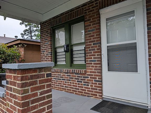 2nd image of 921 W 46th St