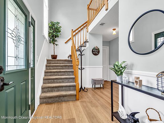 5th image of 245 Oak Forest Drive