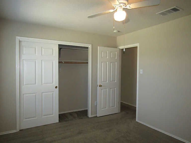 593 Cullen Blvd — Photo 28