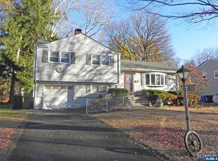 778 Wynetta Pl, Paramus, NJ 07652