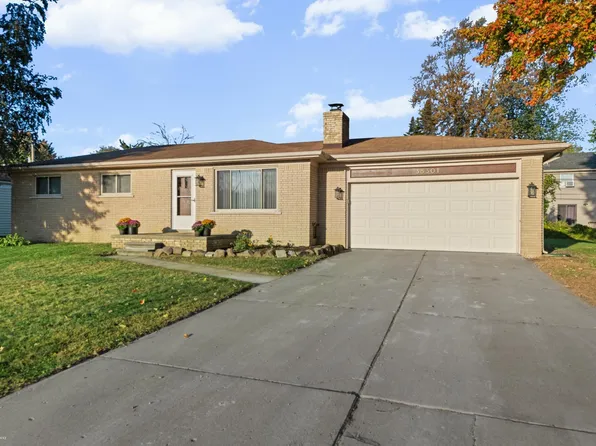 38301 Cherry Ln, Harrison Township, MI 48045