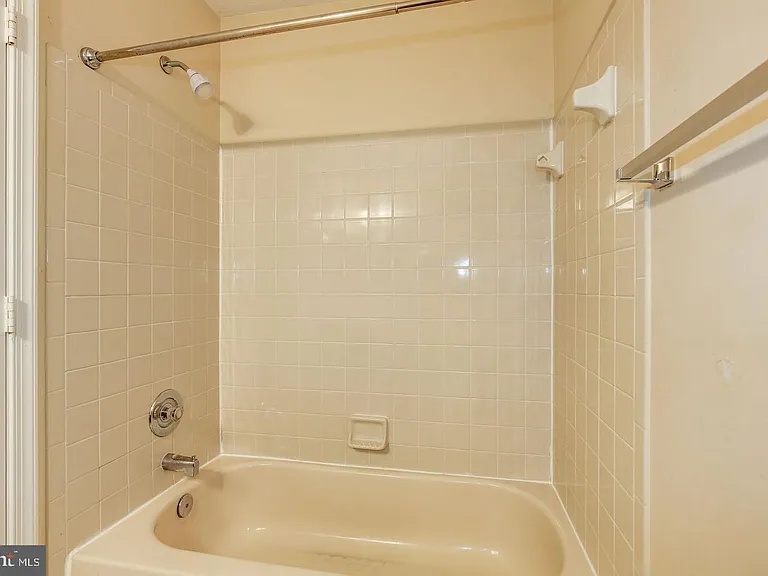 2106 Whitehall Rd #2D — Photo 32