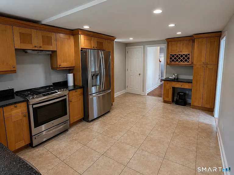 560 Old Town Rd — Photo 7