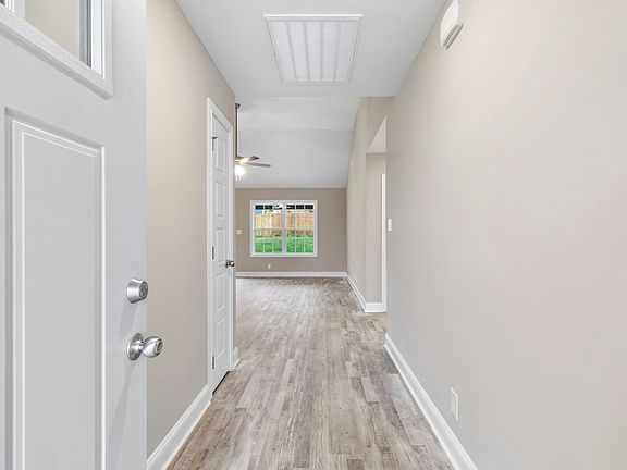 4th image of 53 Iris Ln