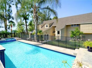 5264 Calatrana Dr, Woodland Hills, CA 91364