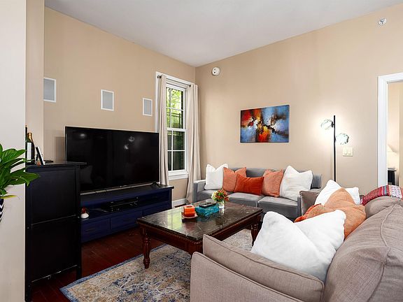 5th image of 1040 Broadway Park Unit 226
