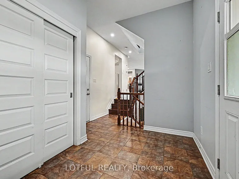 2201 Marble Cres — Photo 4
