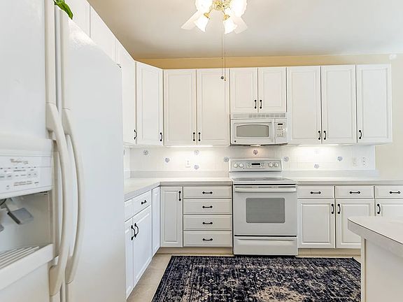 3rd image of 1543 Nicklaus Dr #B