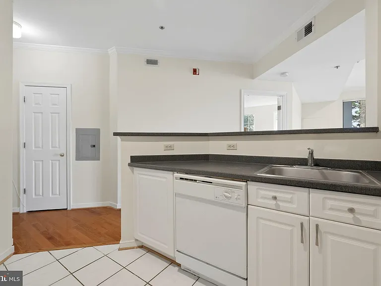 1625 International Dr #316 — Photo 25