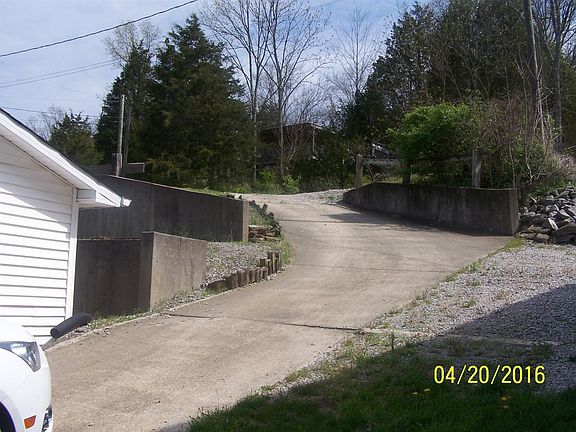 2nd image of 475 Highview Dr