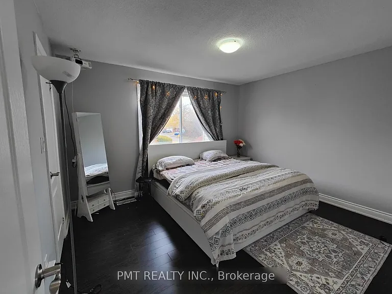 73 Greene Dr — Photo 9