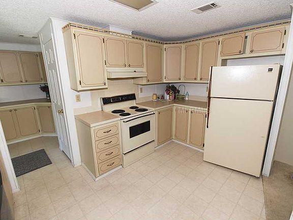 3rd image of 1781 W Schwartz Blvd