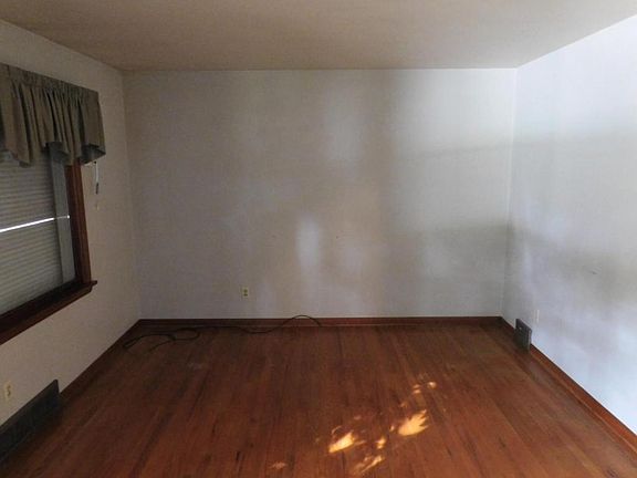 2nd image of 3127 Zedaker St