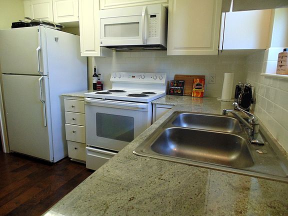 5th image of 5018 Lake Shore Dr