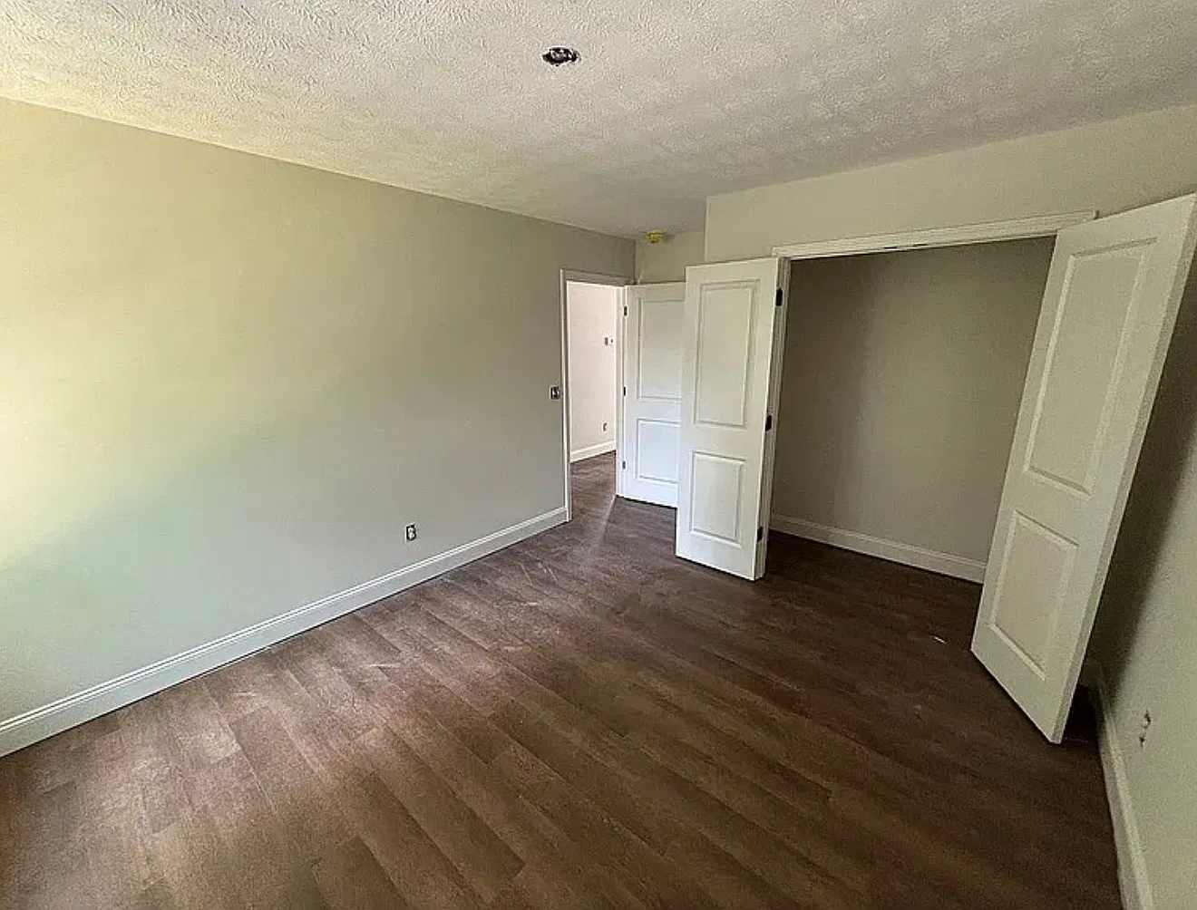 2 bed, 1000 sqft, $1,500 — Photo 1