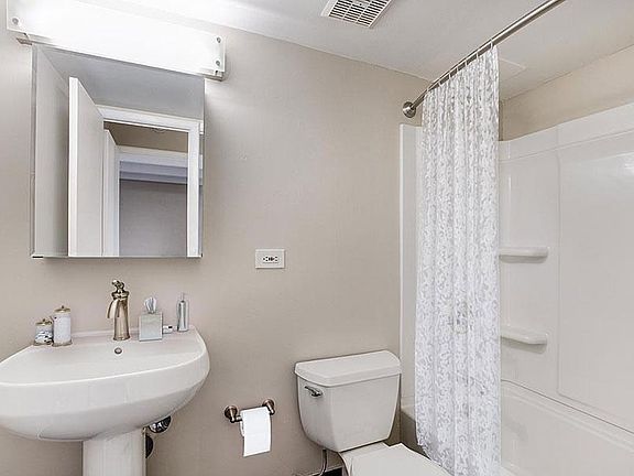 3rd image of 950 N Lafayette St #76dcfddpr