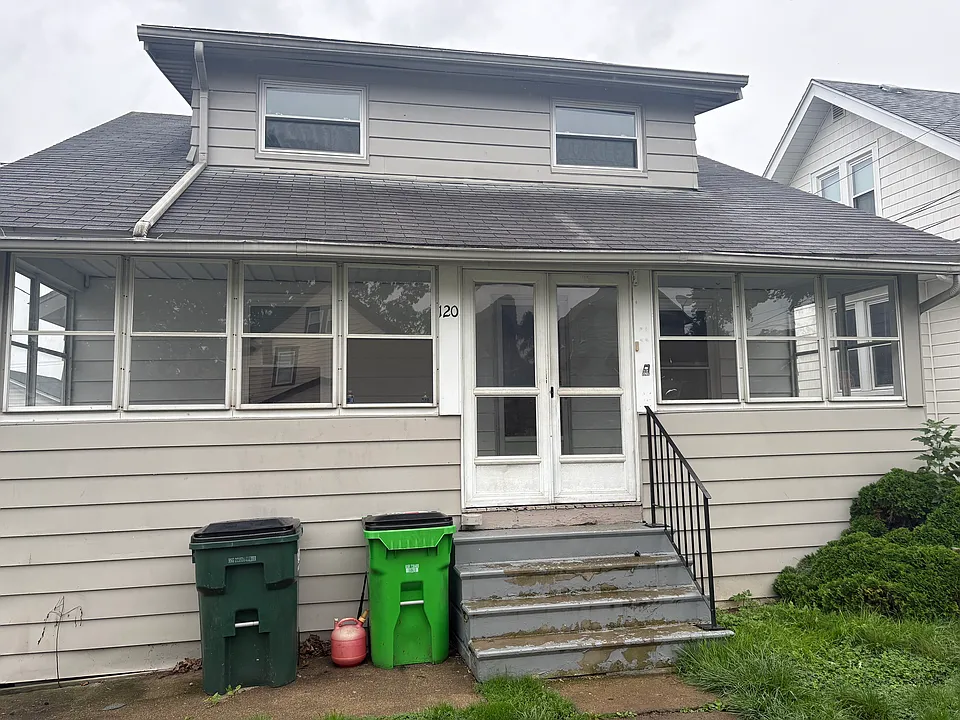 118 Oakwood St