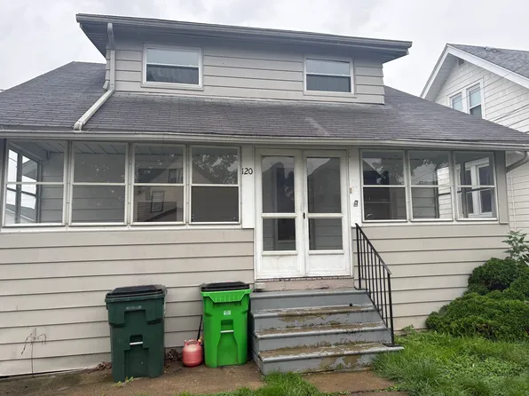 118 Oakwood St, Barberton, OH 44203