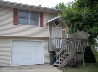 1901 Gryn Dr, Iowa City, IA 52240