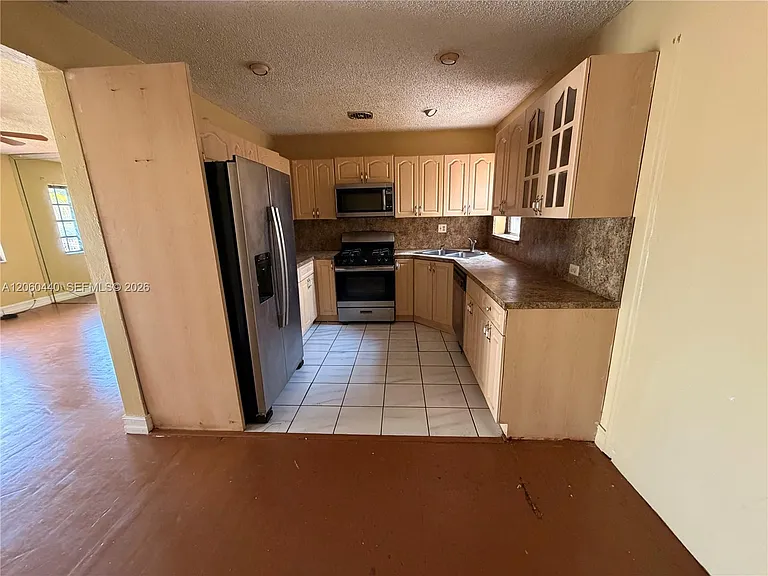 17950 NW 6th Ct — Photo 12
