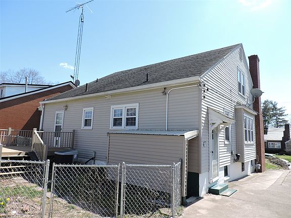 4th image of 311 E 3rd St