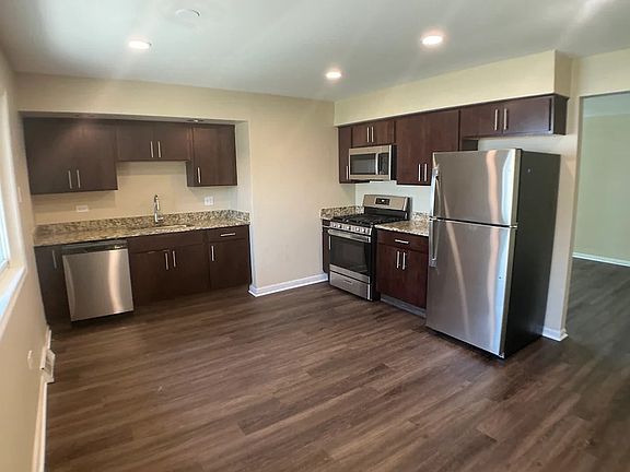 4th image of 16125 Forest Ave