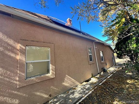 3rd image of 1111 E 6th Street