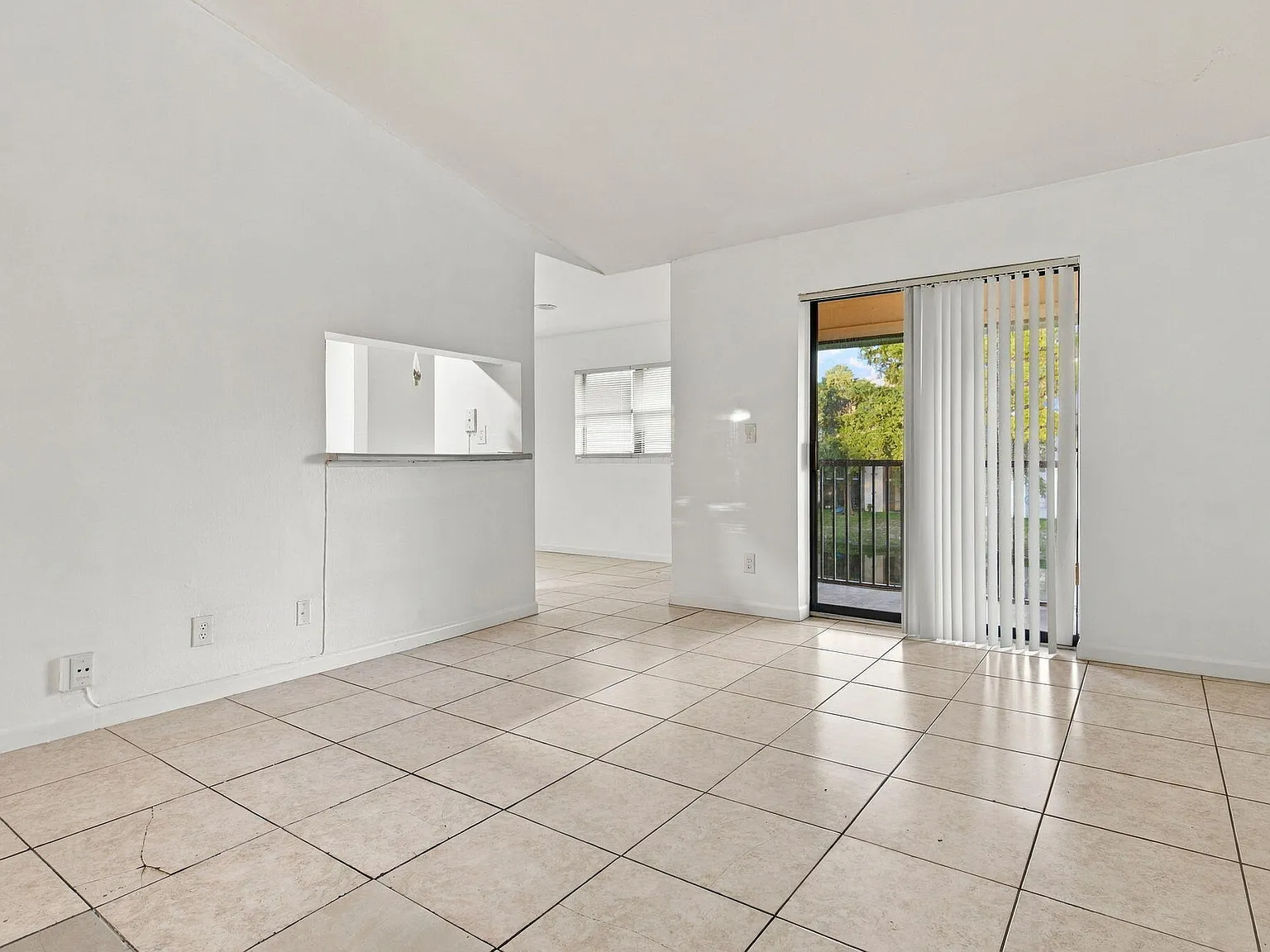 1 bed, 1.0 bath, 630 sqft, $1,645 — Photo 2