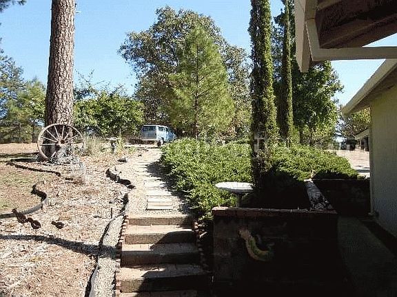 (5) : 3032 Little Spur Rd Somerset, CA