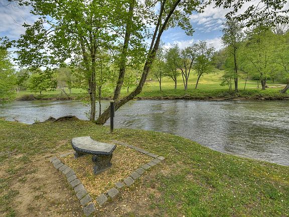 3rd image of 158 Spring Run Dr