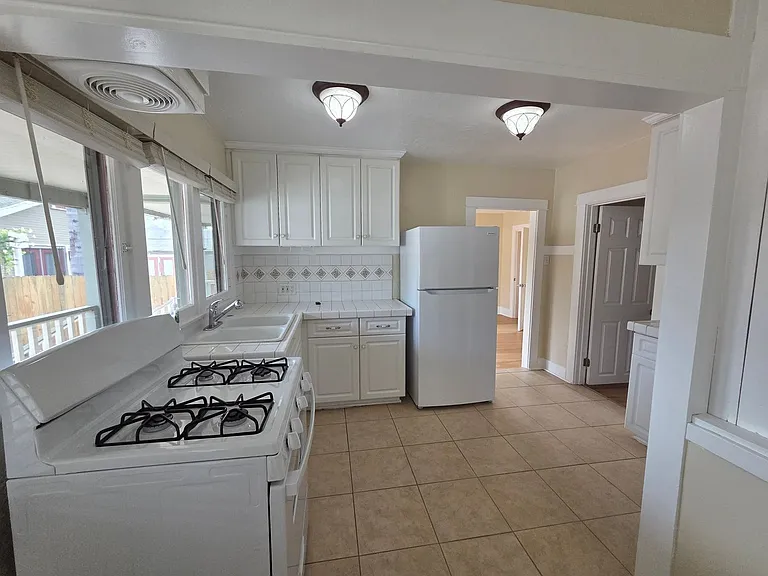 821 Raymond Ave — Photo 4
