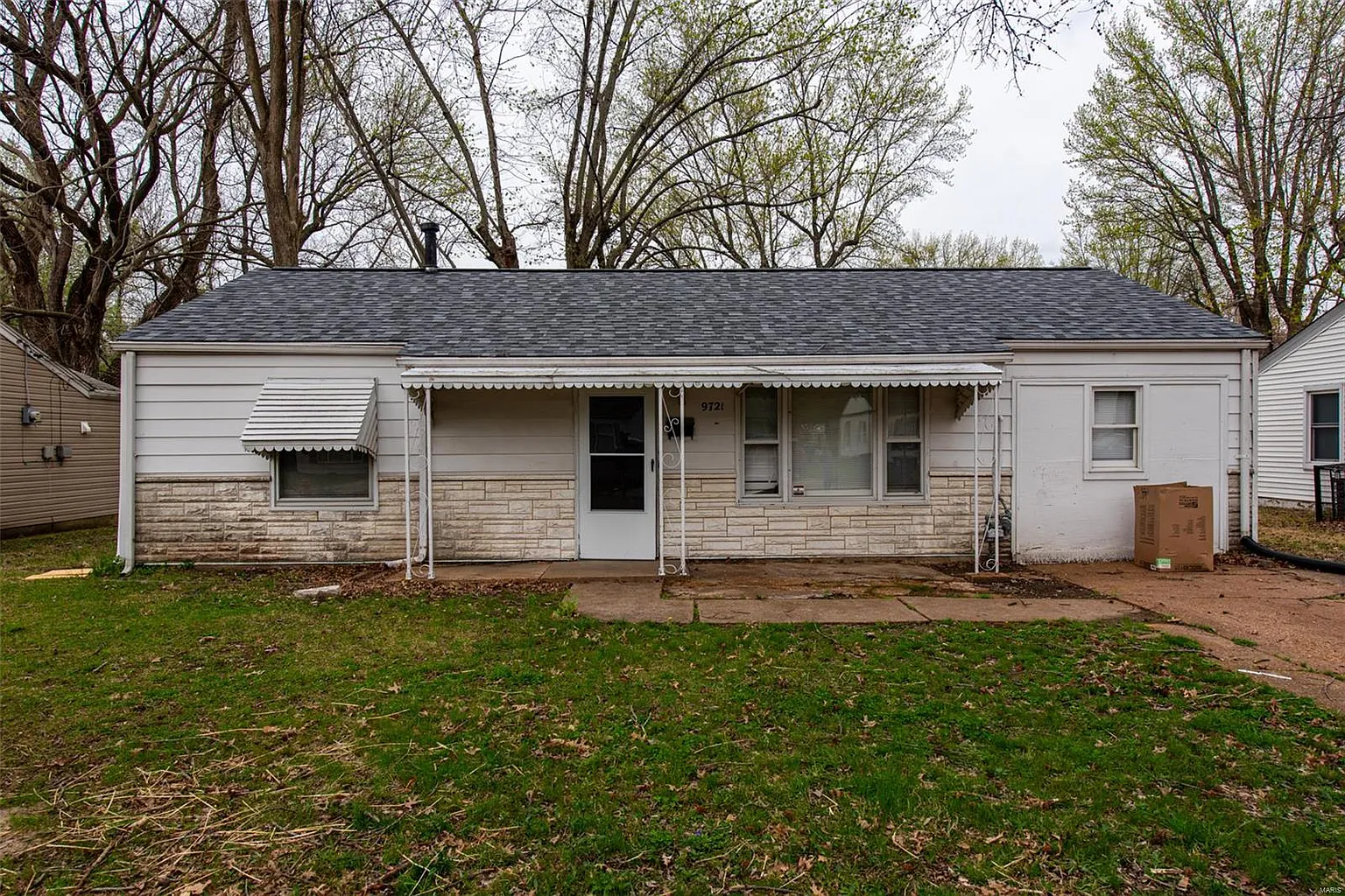 9721 Dennis Dr photo 1