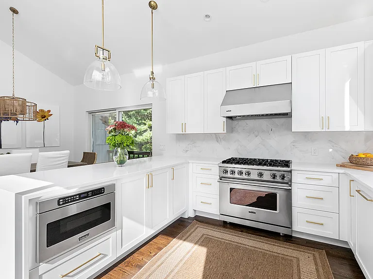 570 Sag Harbor Tpke — Photo 9