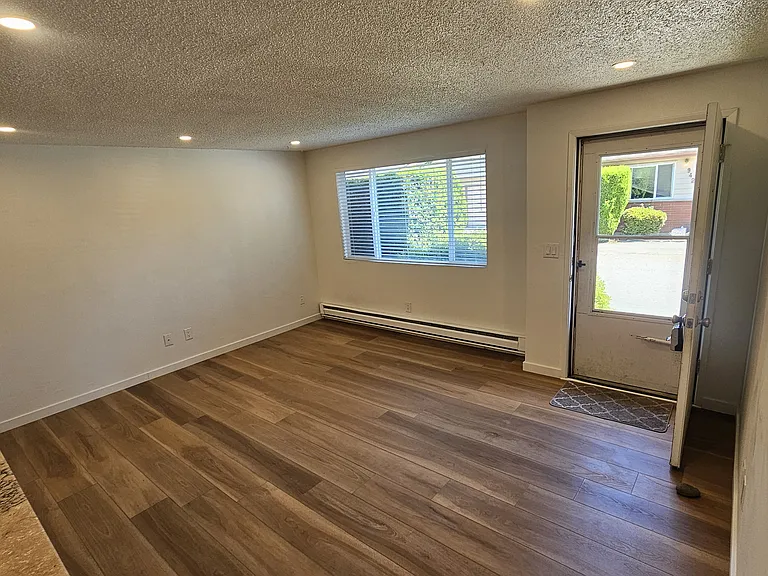 928 24th St NE — Photo 26