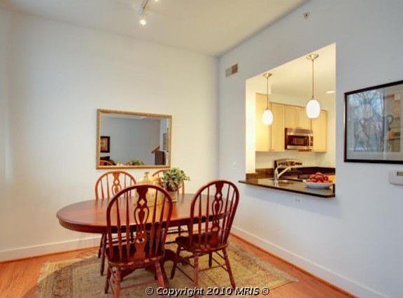 5th image of 1528 N Scott St #Townhouse 8