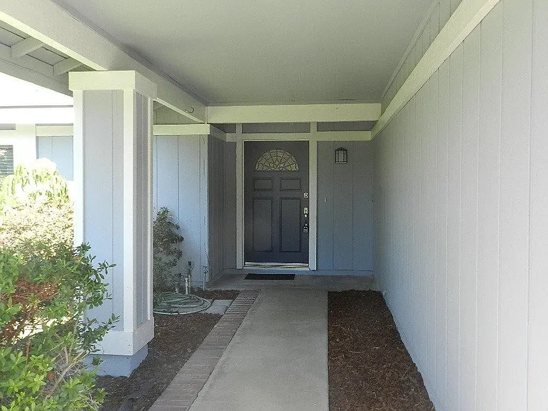 25261 Arcadian Ave — Photo 2