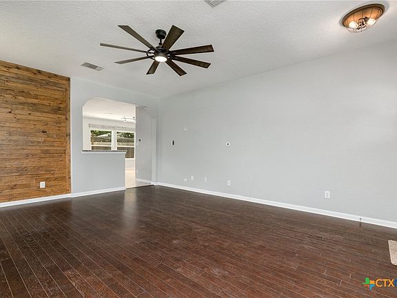 5th image of 264 Oak Creek Way