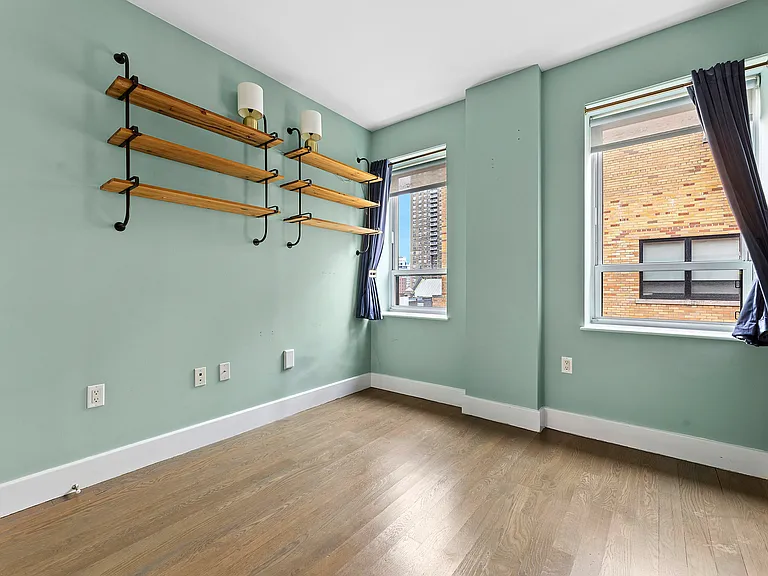 432 W 52nd St #D7 — Photo 7
