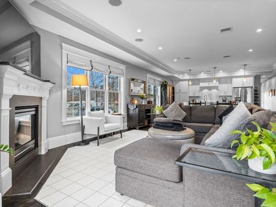 825 E 4th St APT 1, South Boston, MA, 02127