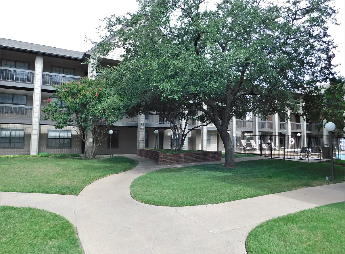 Building Photo - 218 N Texas Blvd #311