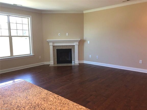 4th image of 1024 Fairhaven Dr #105